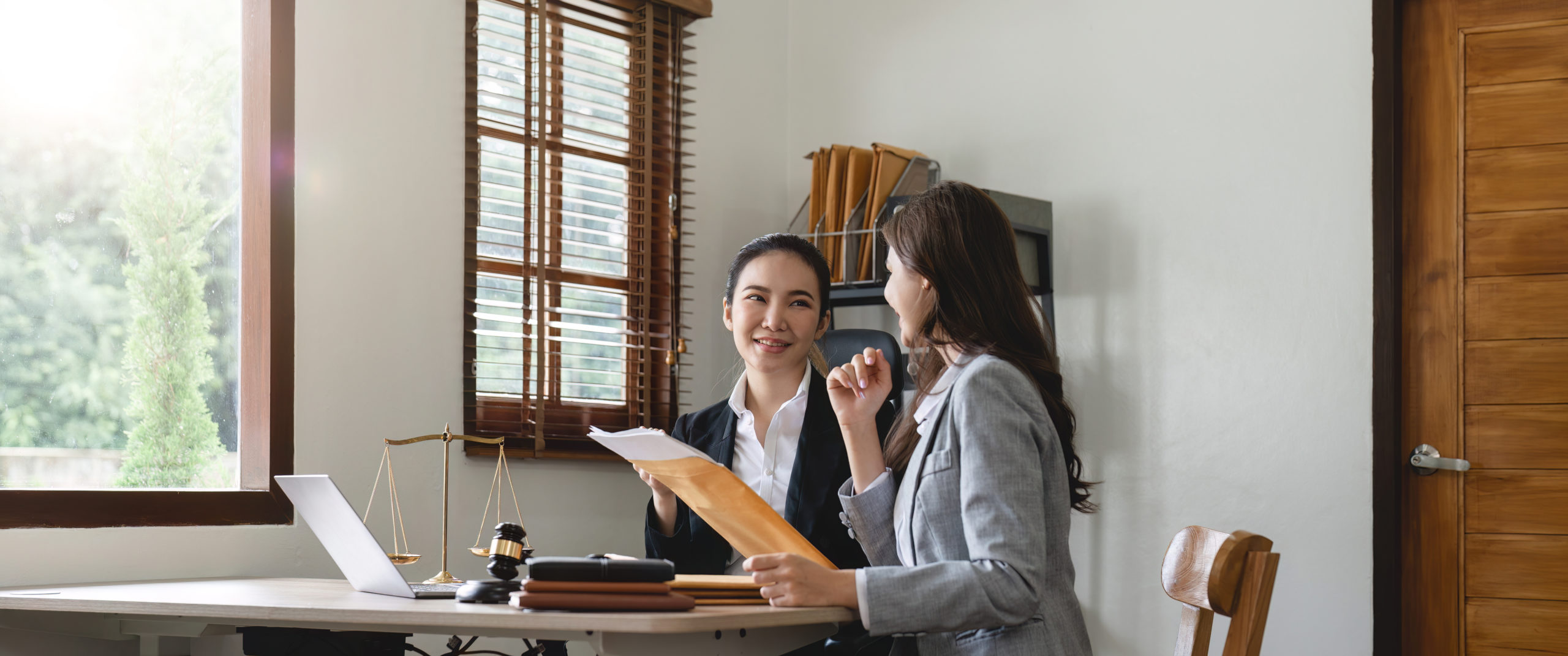 women discussing the risks of bankruptcy