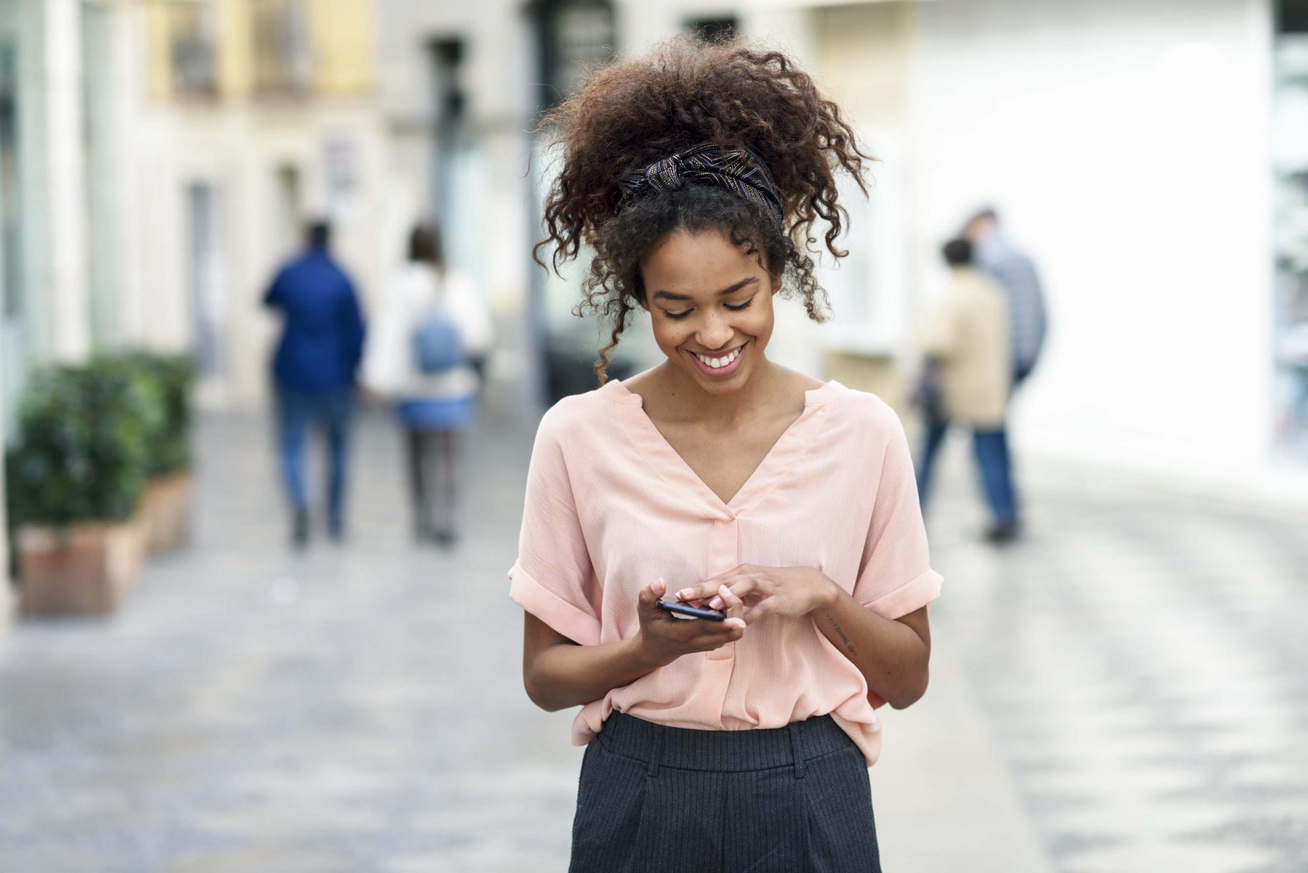 woman looking through free budgeting apps