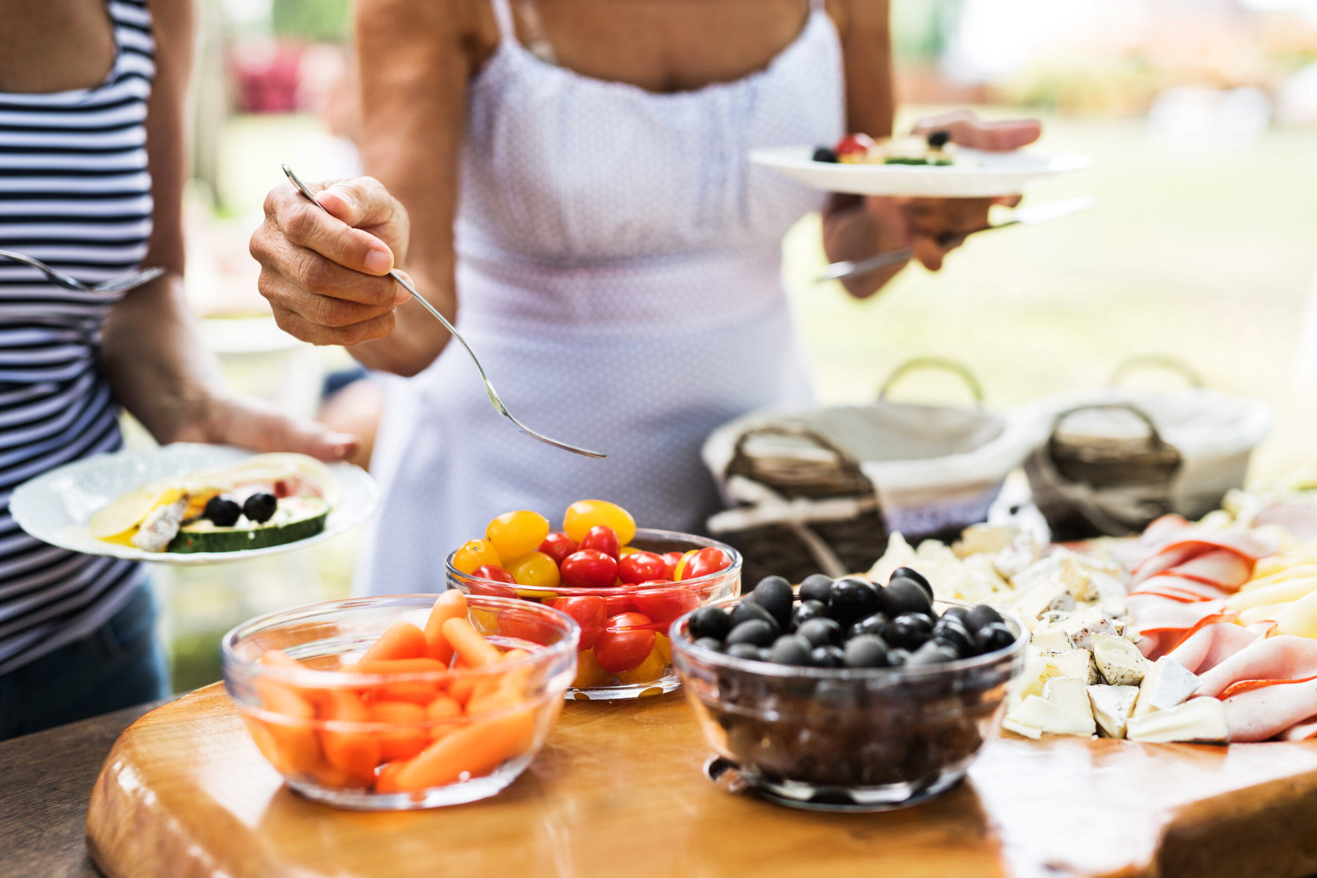 cheap cookout menu for your next backyard party